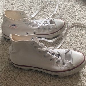White kids converse size 3